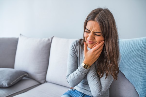 Should I Visit An Emergency Dentist For An Abscessed Tooth?